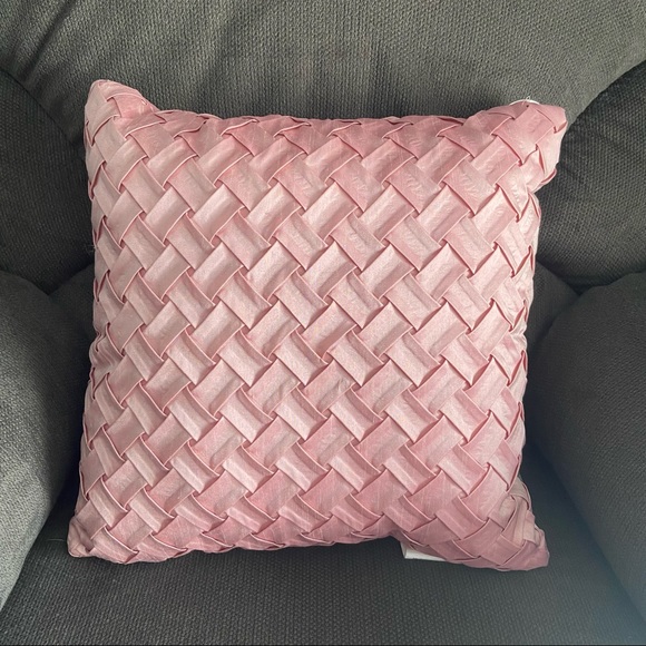 Brand New Set of 2 Light Pink Throw Pillows - Picture 2 of 5